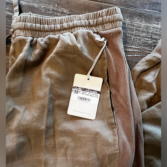Woman’s Camel High Rise Pocket Jogger - Picture 12 of 12